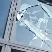 Emergency glass repair and replacement service