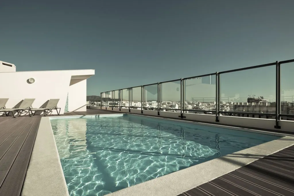 Rooftop glass pool fencing